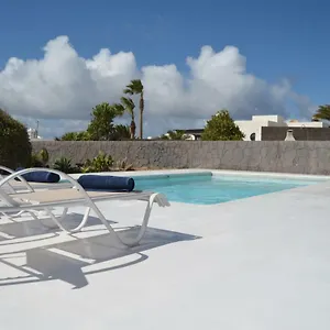 Lola Playa Blanca (Lanzarote)